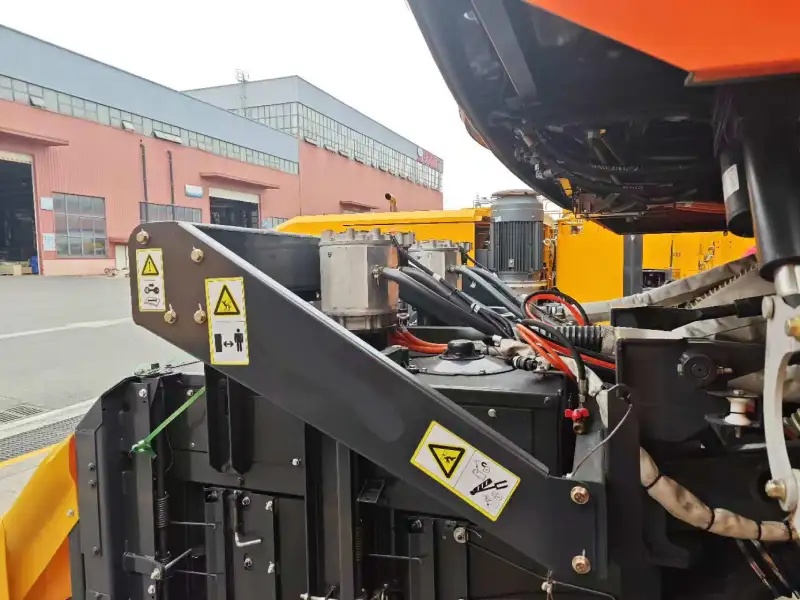 Electric cotton picker