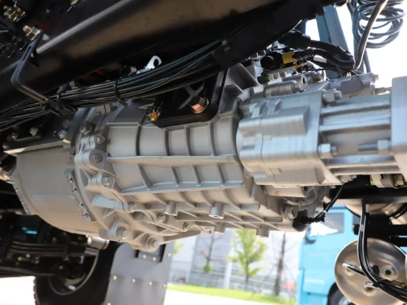 250 kW _ 400 kW electric motor on 6x4 semi truck-2