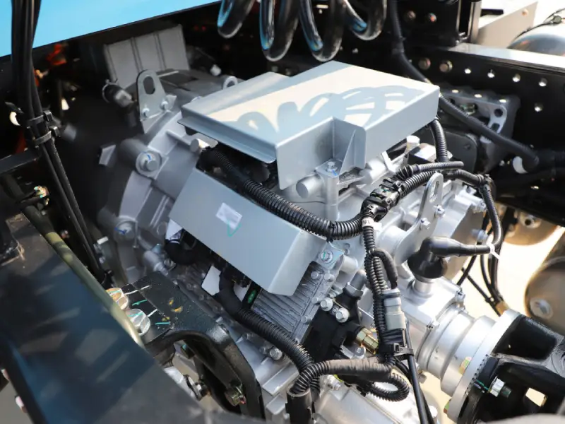 250 kW _ 400 kW electric motor on 6x4 semi truck-3