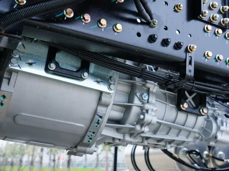 250 kW _ 400 kW electric motor on 6x4 semi truck-4